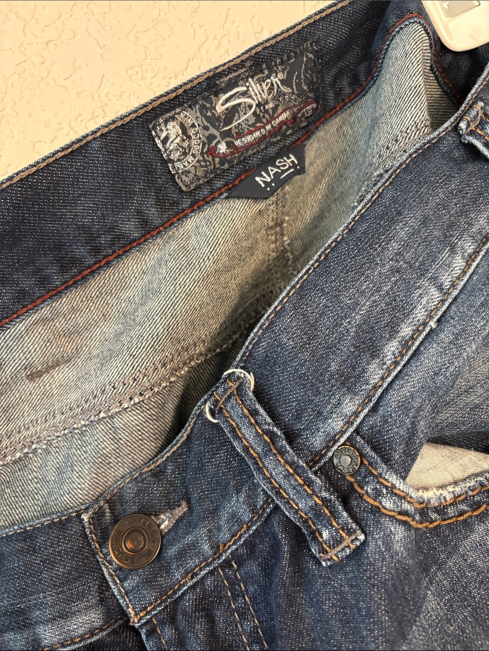 Silver Jeans Men’s Bootcut Jeans in Dark Wash - Picture 4 of 14